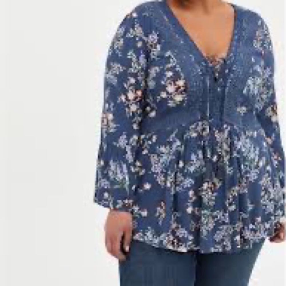 Torrid Size 6**BABYDOLL CROCHET TRIM LACE-UP TOP